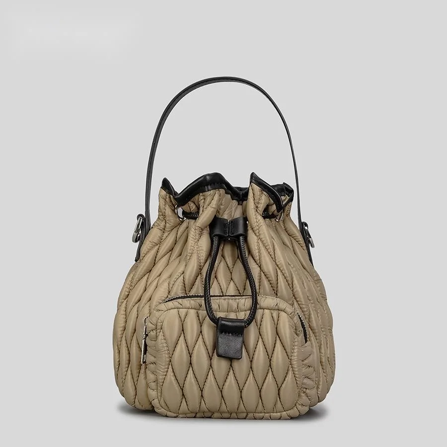 Umhängetasche für Damen, europäische und amerikanische, einfache Nylon-Beuteltasche, Daunen-Baumwolle, Rauten-Kordelzug, Nischendesign, Luftkissen, Baumwollplissiert, Handtasche_voghion.com