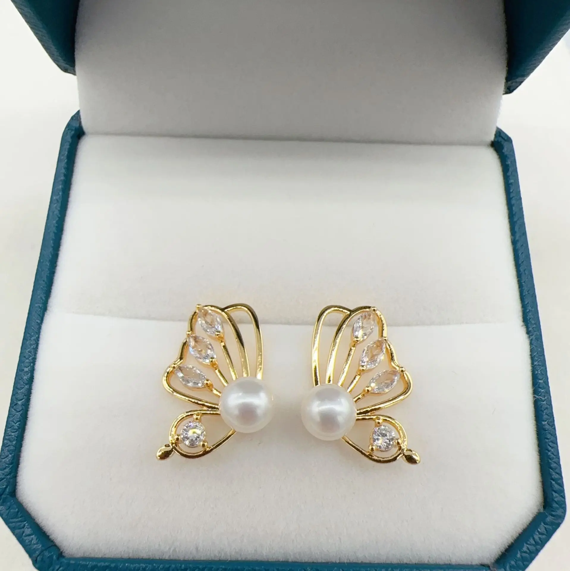 

2023 New Natural Freshwater Pearl Sweet Butterfly Design 14K Gold Filled Ladies Stud Earring Jewelry For Women Anniversary Gifts