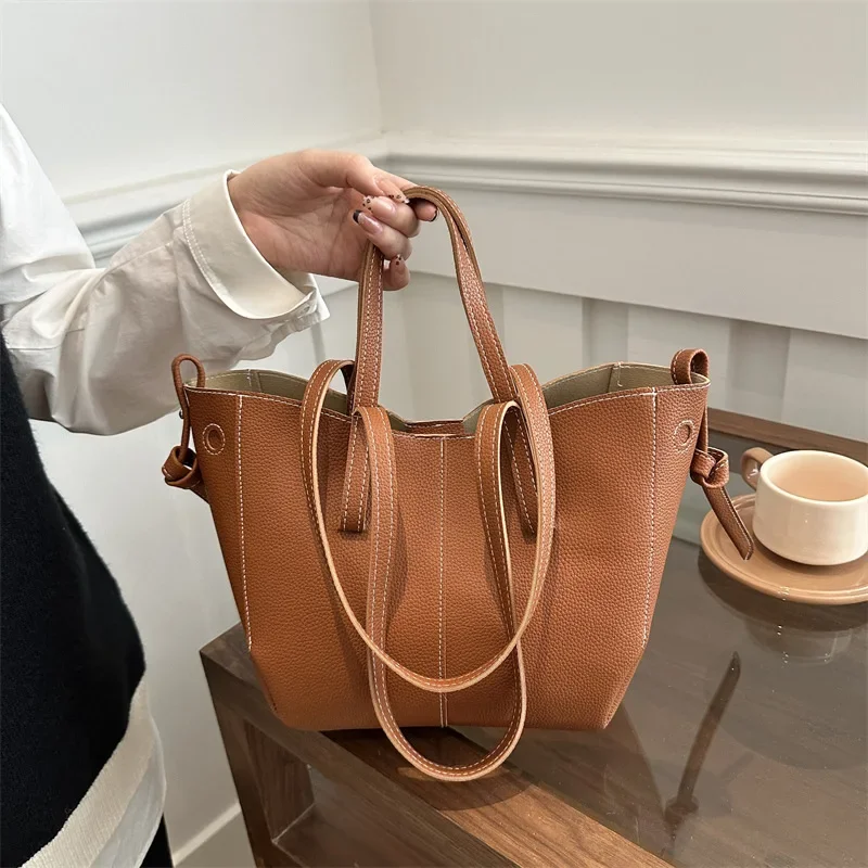 Stylish Casual Tote Bag, Large Capacity PU Leather Handbag Women Wing Bag, Fashionable Woman Bags, Commuting Armpit Shoulder Bag