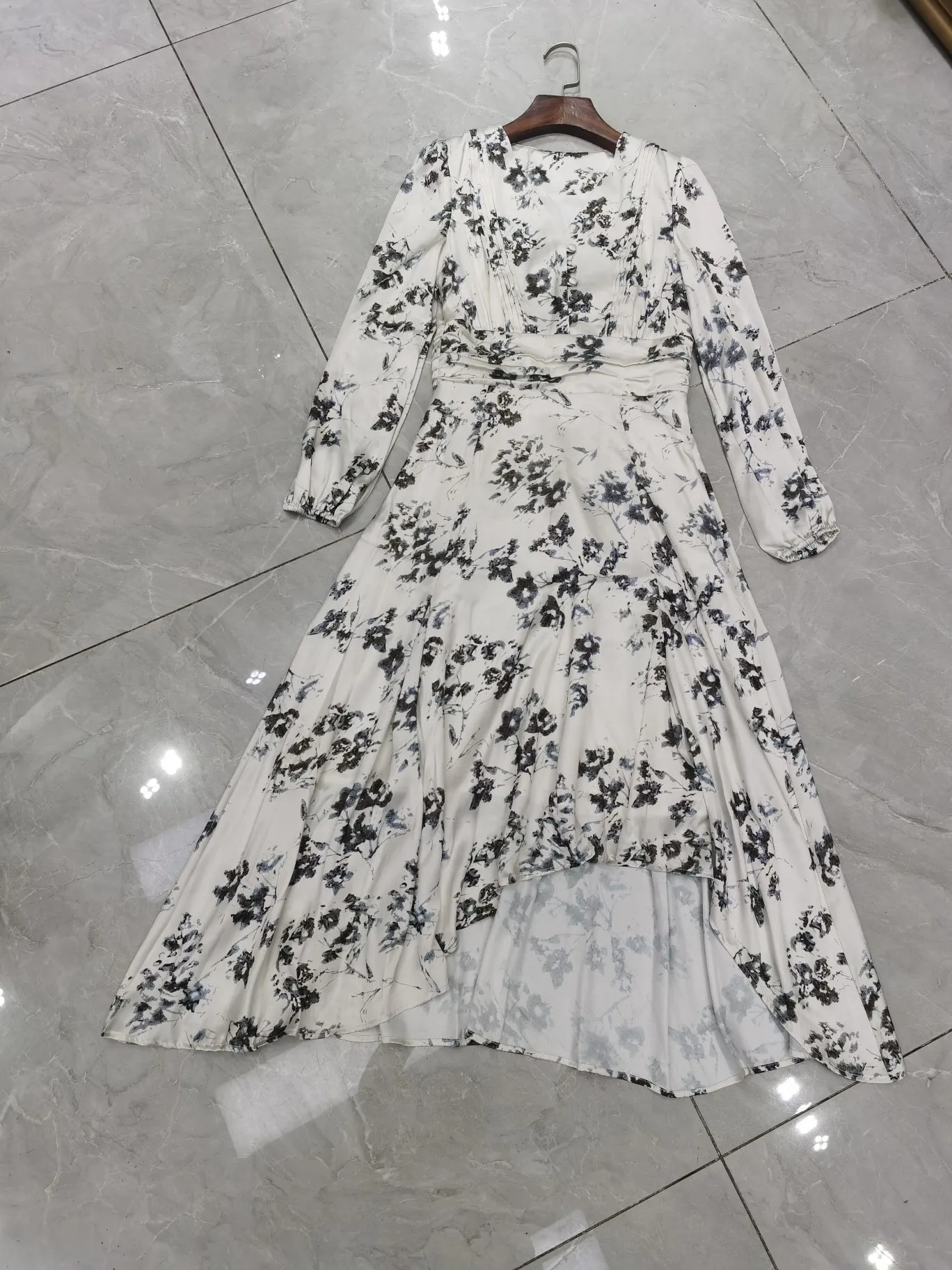 

20230214 2023 spring women's new Dress V-neck Design Fashionable Temperament Slim Fit Slimming Temperament Wild