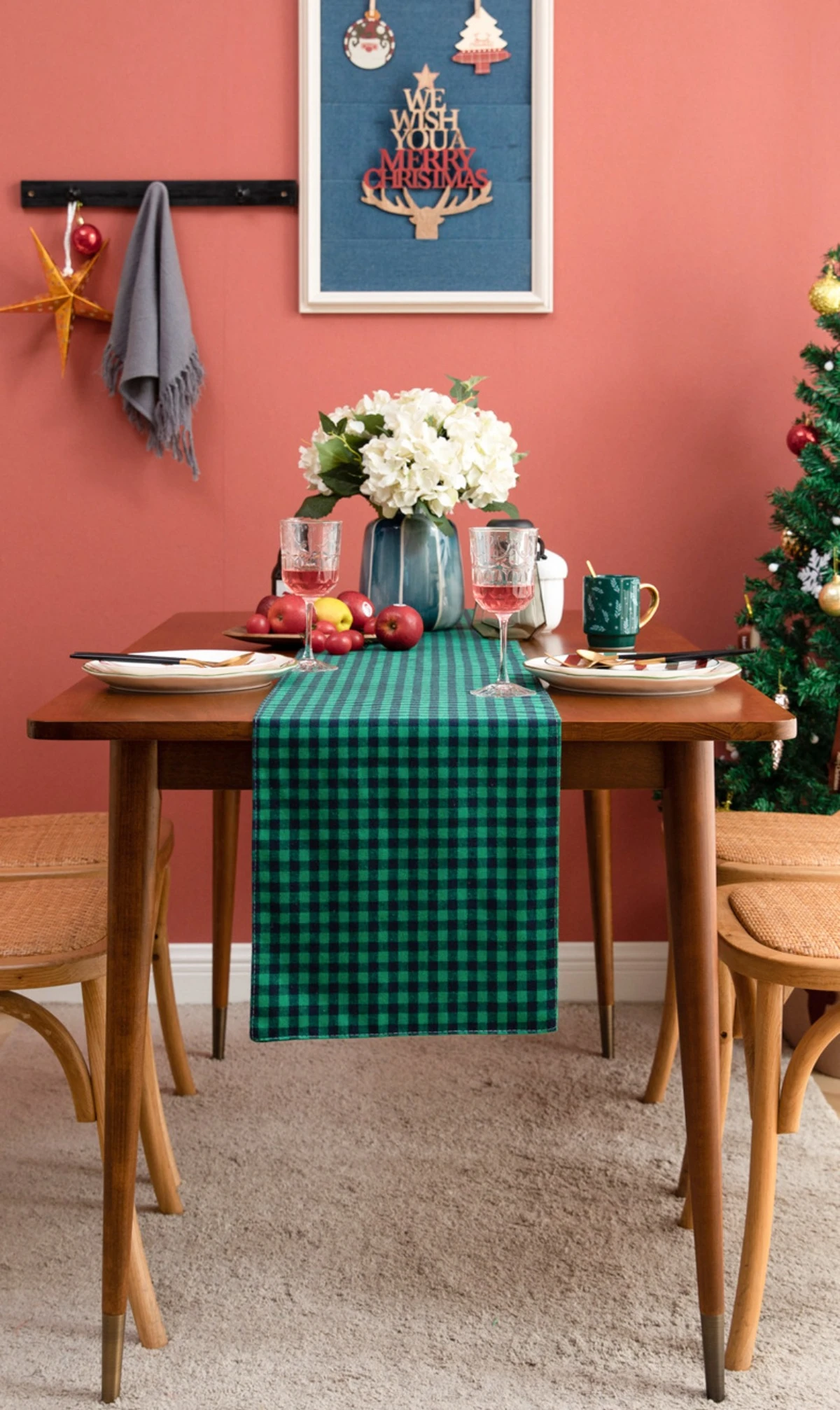 

Simple Table Runner Polyester Table Flag Festival Decorations Tablecloth For Wedding Party Family With Green Checkered Pattern