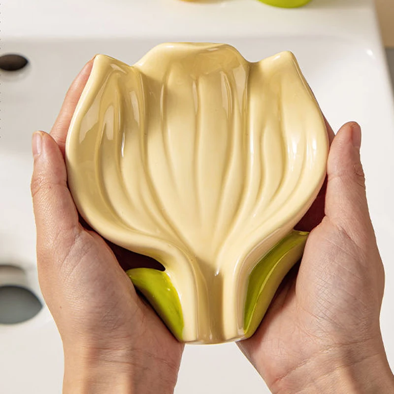 Ceramic Soap Dish, Household Bathroom Supplies, Creative Light Luxury Cute Flower Shape Soap Box No Punching Draining Water, 1Pc