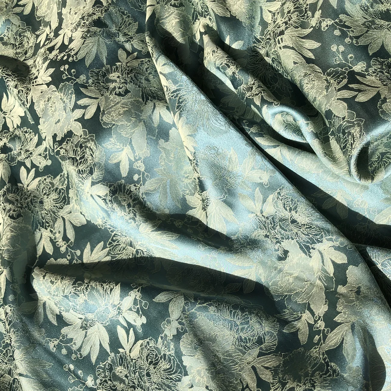 Two-color Embossed Peony Pattern Jacquard Fabric Per Meter for Skirts Pajamas Sewing Printed Skin Friendly Hanfu Cloth Thin Soft 3