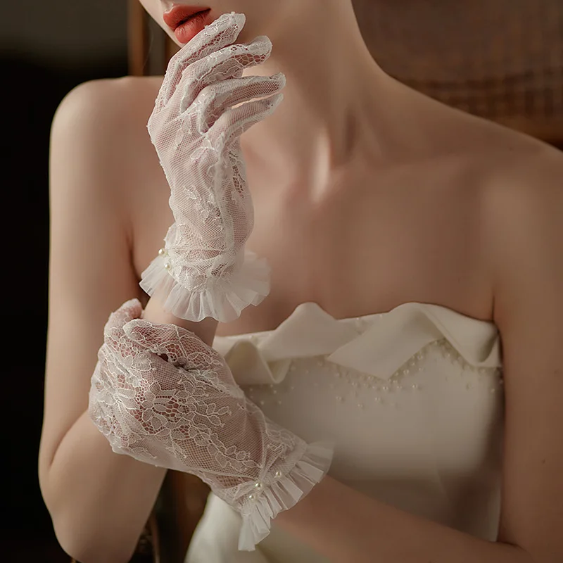 1 Pair Exquisite Short Gloves Wedding Bridal White Lace Pearls Ruffle Edge Women Ladies Bride Bridesmaid Finger Wedding Decors