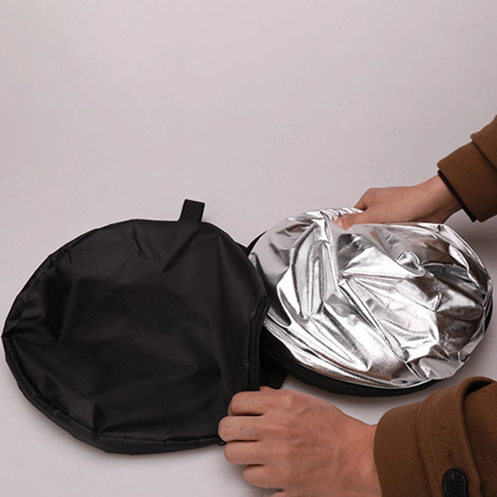 휴대용 접이식 라이트 디퓨저, 26 인치, 60cm, 2in 1, 다양한 색상, 은빛 블랙, 라운드 반사판