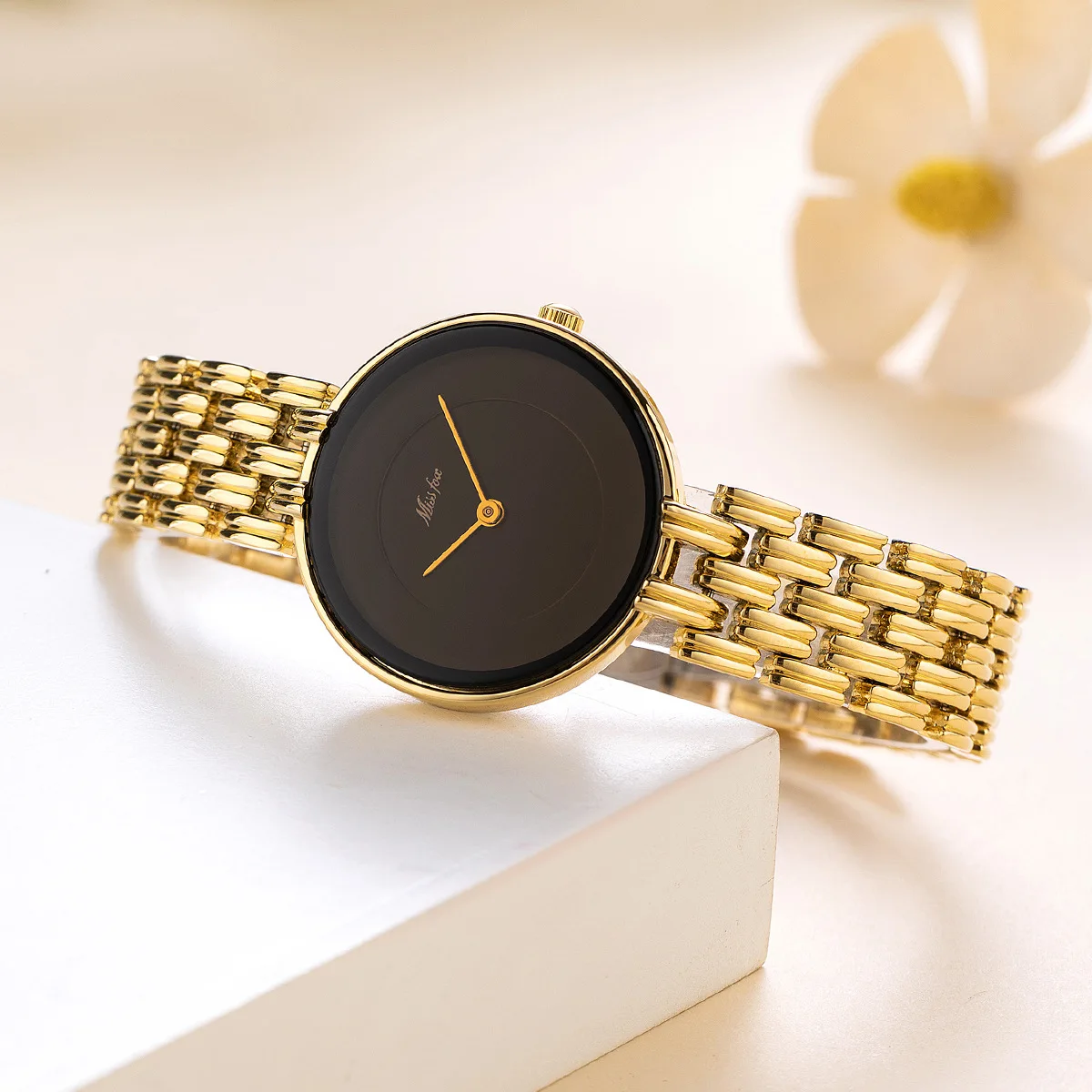 UTHAI Women Watch Light Luxury Brand Business Simple Retro Female Metal Bracelet Waterproof Ladies Fashion Quartz Clock Watches 3