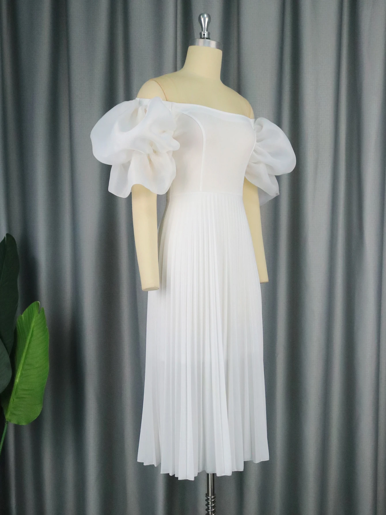 Рисунок 4 - Женское платье миди с открытыми плечами ONTINVA