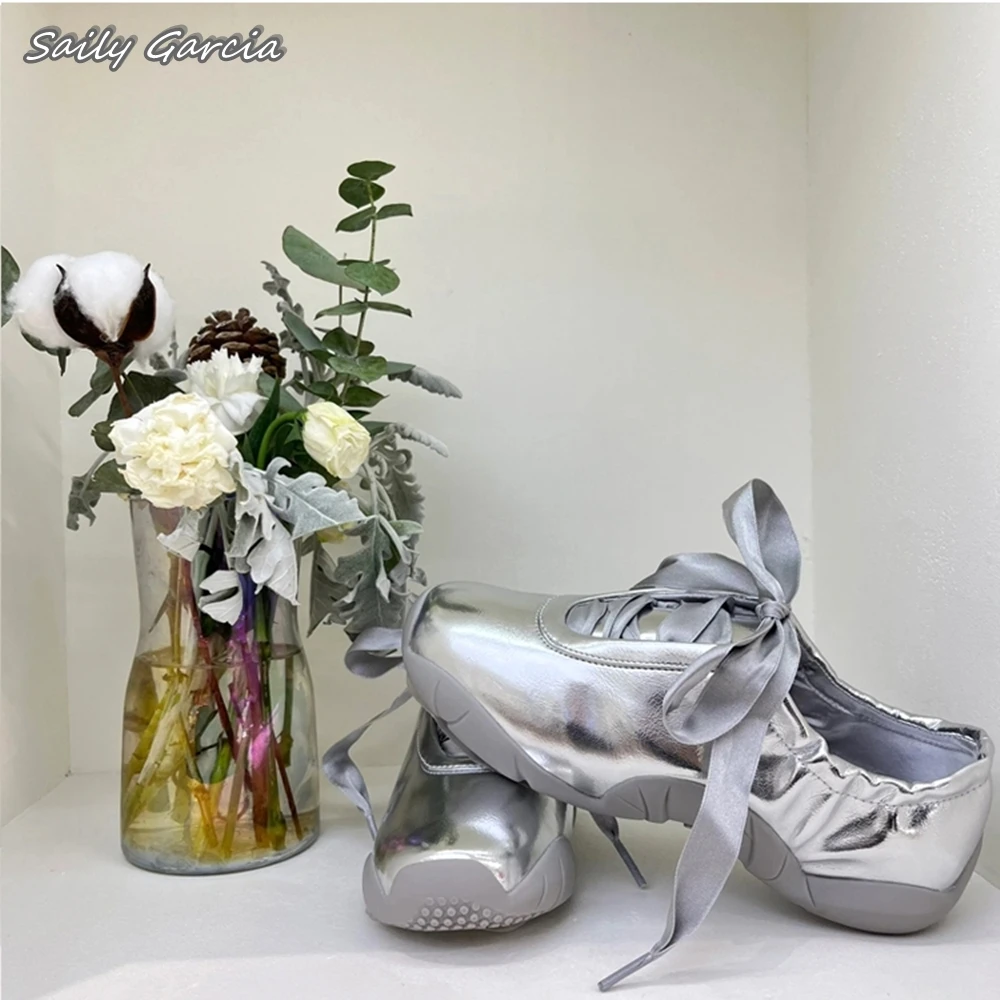 

Silver Hollow Elastic Opening Lace Up Casual Ballet Flats 2024 Spring New Fashion Catwalk Style Shoes Round Toe Glossy Shoes