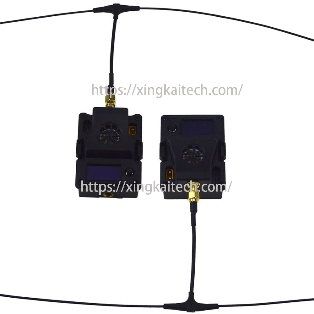 Module émetteur-récepteur ELRS 433/500/750/915 MHz pour drone RC - Portée étendue et fiabilité, connecté à une antenne