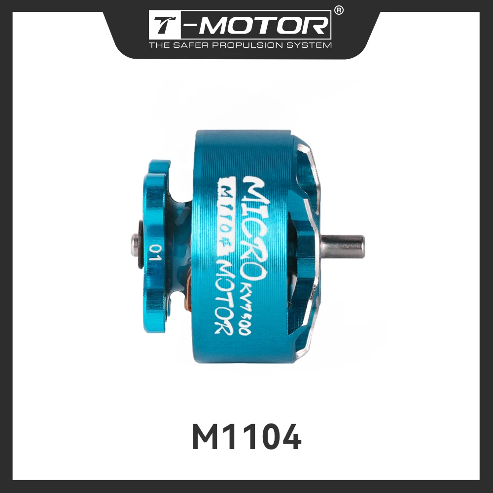 Vue en gros plan du T-MOTOR M1104 KV7500, moteur brushless pour drone FPV course freestyle, avec son câble de connexion