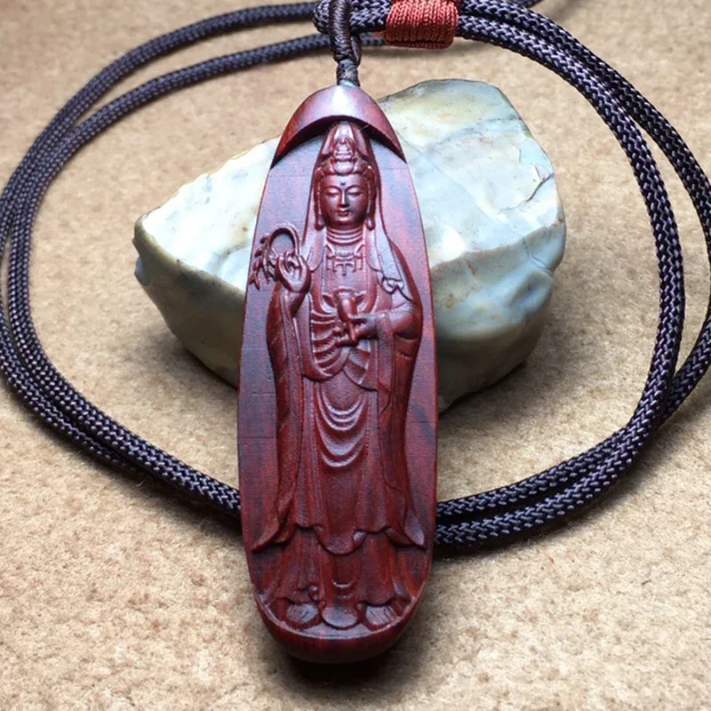 

Lobular Red Sandalwood Guanyin Bodhisattva Pendant Big Sun Tathagata Body Protection Wood Carving Safe Redwood Peace Buddha Card