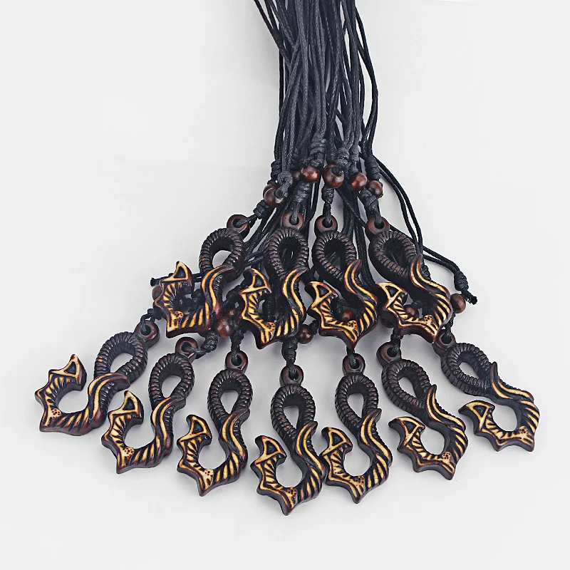 12pcs/lot Hawaii Surfer Carving Hook Pendant Necklace Ethnic Tribal Faux Yak Bone Resin Charms Necklaces Fashion Jewelry Choker