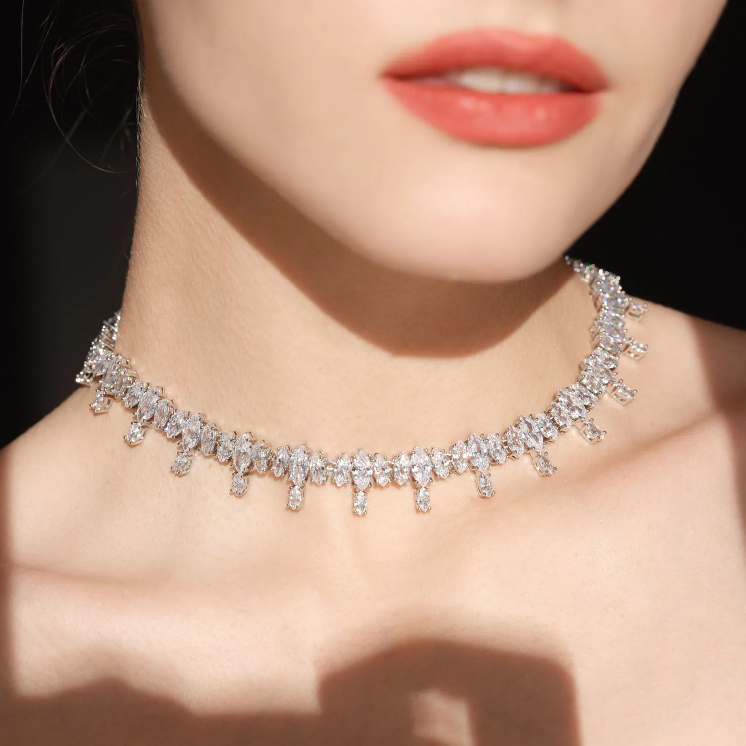 

Foydjew New Luxury Micro-inlaid Full Geometric Zircon Necklaces For Women Temperament Collar Chocker Necklace Clavicle Chain