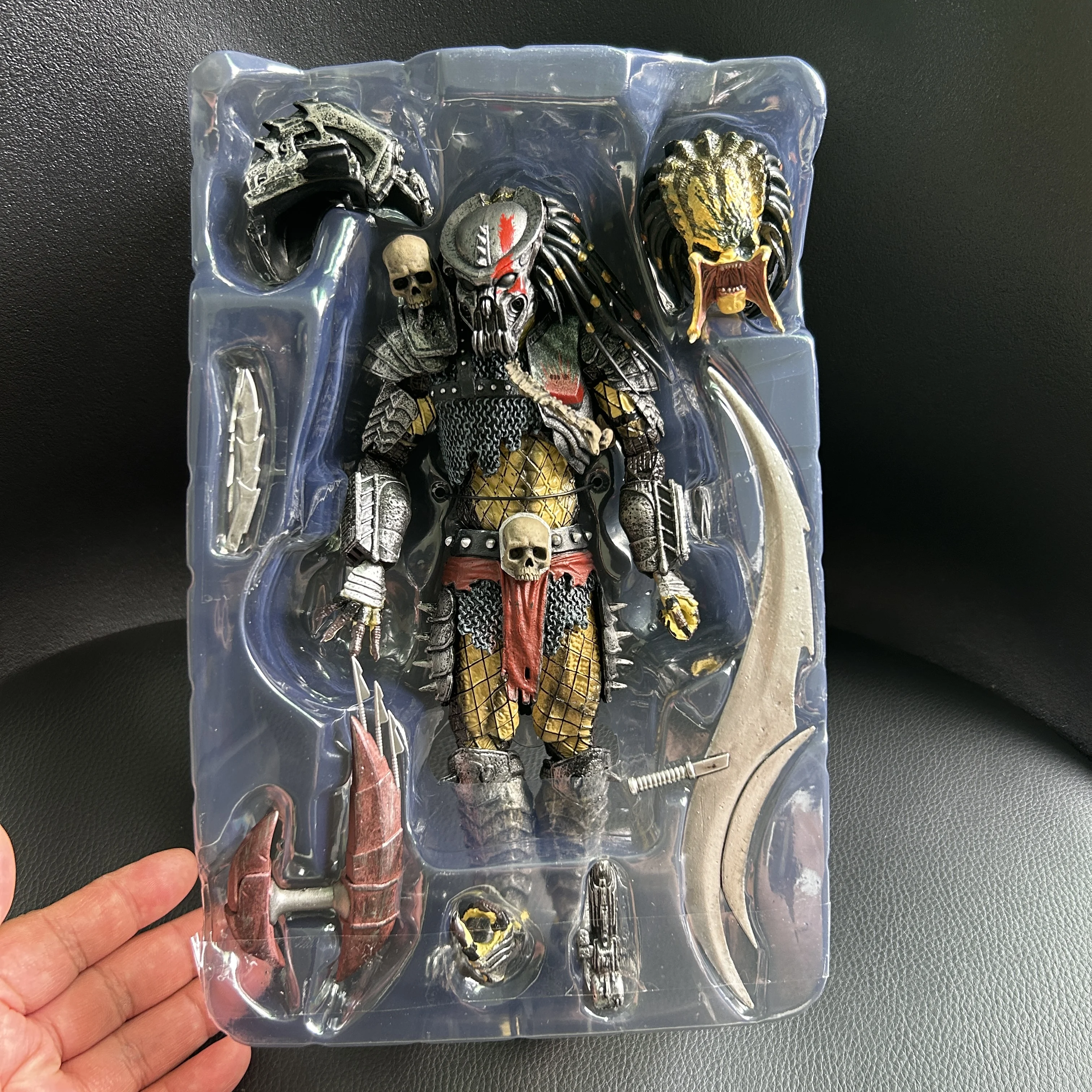 NECA Predator Clan Leader Concrete Jungle Deluxe Warrior Figure