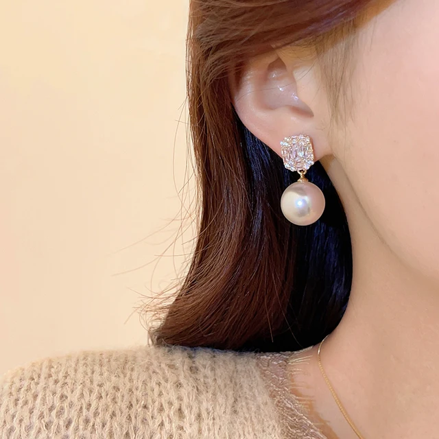 Boucles d'oreilles pendantes en perles de cristal pour femmes, accessoires d'oreille exquis, bijoux de fête, document en or, brillant, luxe, mode 2025