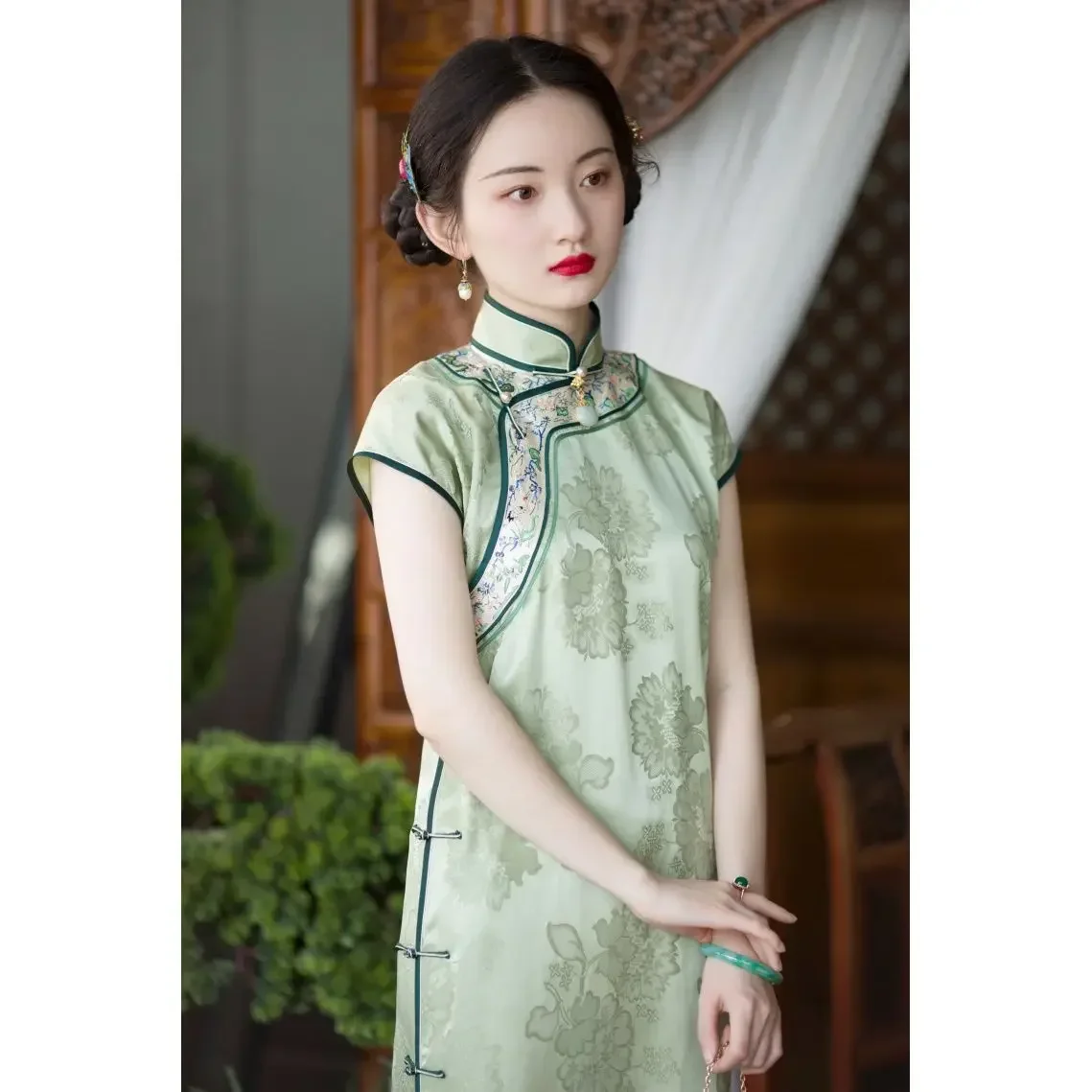 

Summer Simple Elegant Floral Print Green Cheongsam for Women in The Republic of China Style Improved Traditional Chinese Dress