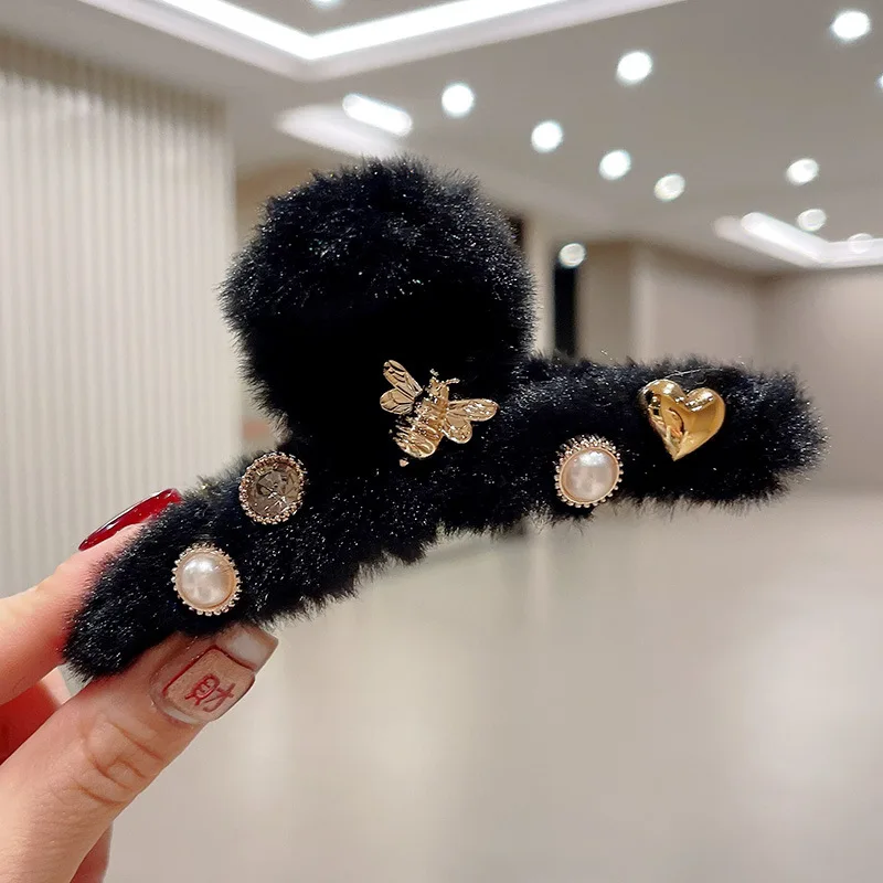1PC Plush Heart Hair Claw - Autumn Winter Fuzzy Hair Clip For Women, Trendy Hair Accessory