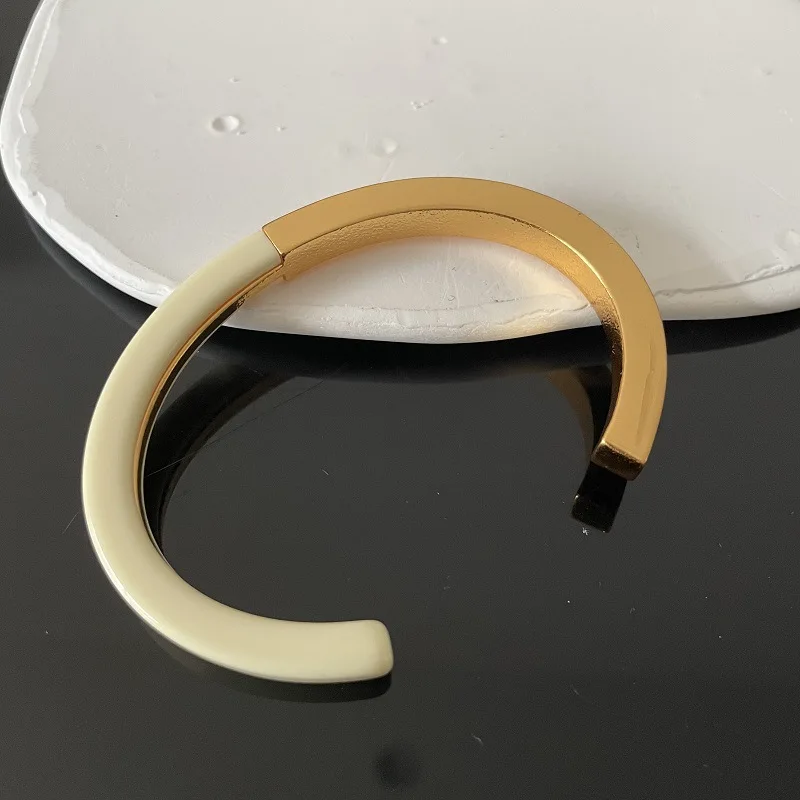 

New Light Luxury Retro Open High Quality Fashion Bracelet