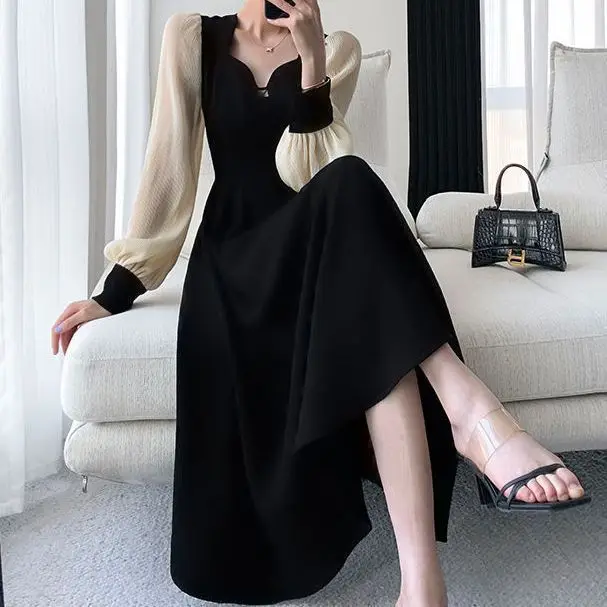 Abito con giunture con colletto quadrato per donna 2025 Autunno Nuovo stile Temperamento che abbraccia la vita e piccola gonna nera sottile 1