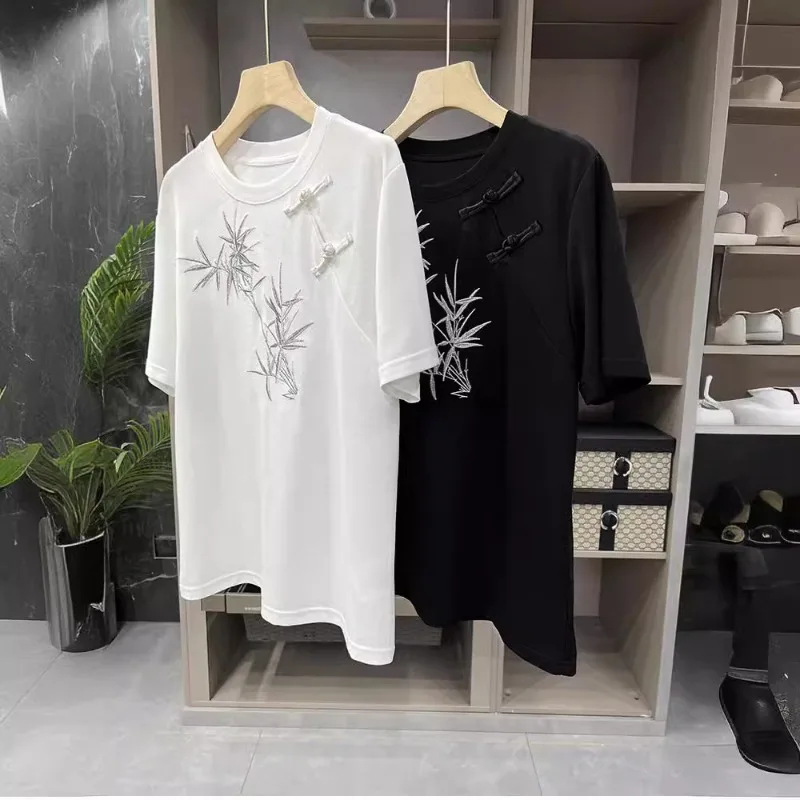 

Женская футболка с коротким рукавом, круглым вырезом и вышивкой