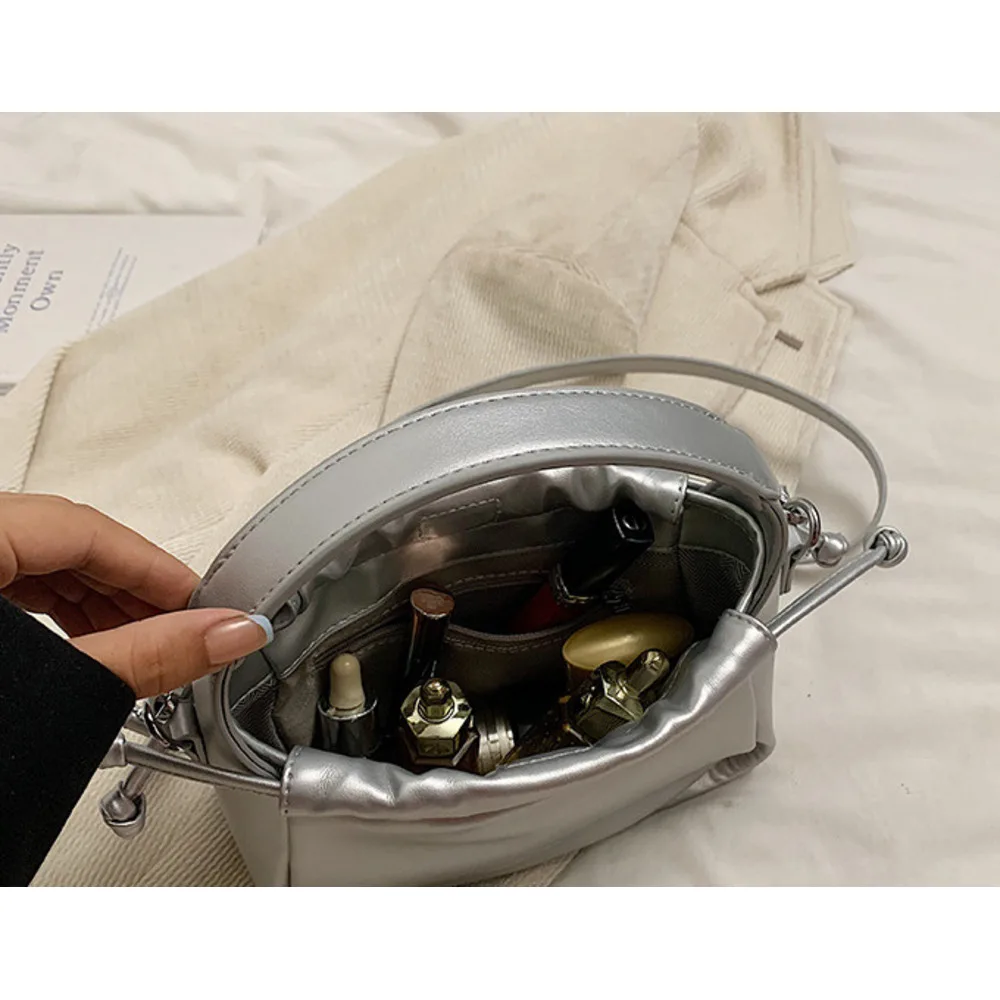 Korean version fashionable drawstring handbag for women 2024 new large capacity bucket commuting versatile shoulder_voghion.com