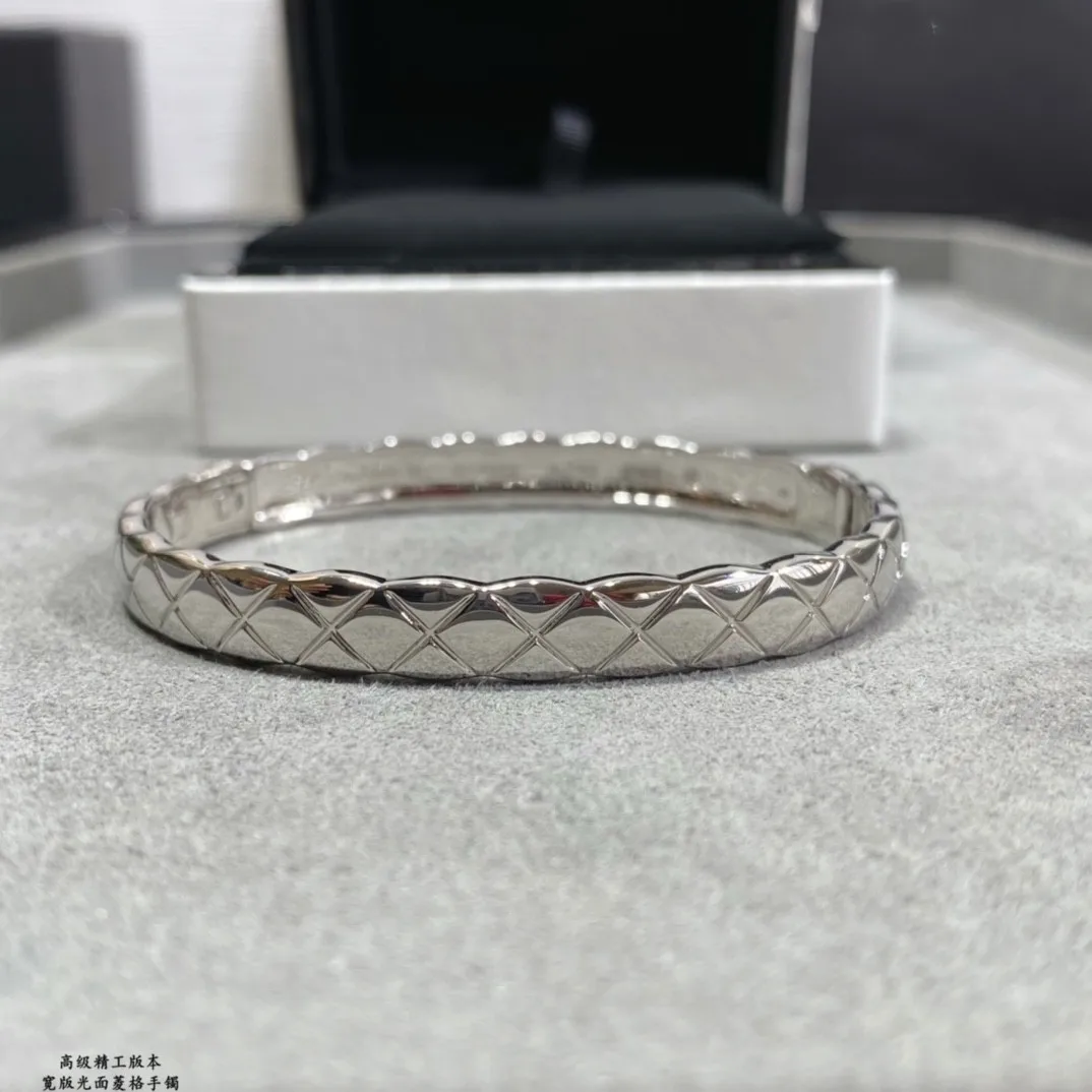 European and American high-quality fashionable zircon inlaid diamond wave pattern personalized bracelet for women's gift party