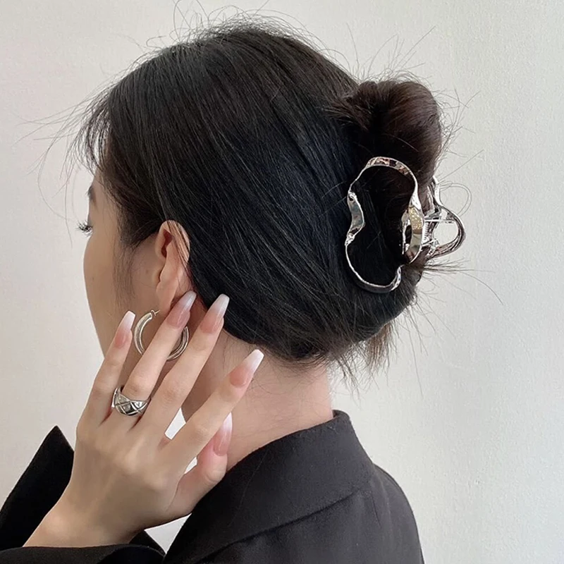 Ruoshui Woman Irregular Geometry Metal Hair Claw Crab Barrettes Hairgrip Simple Sense of Luxury Hair Clips Girls Hairpins
