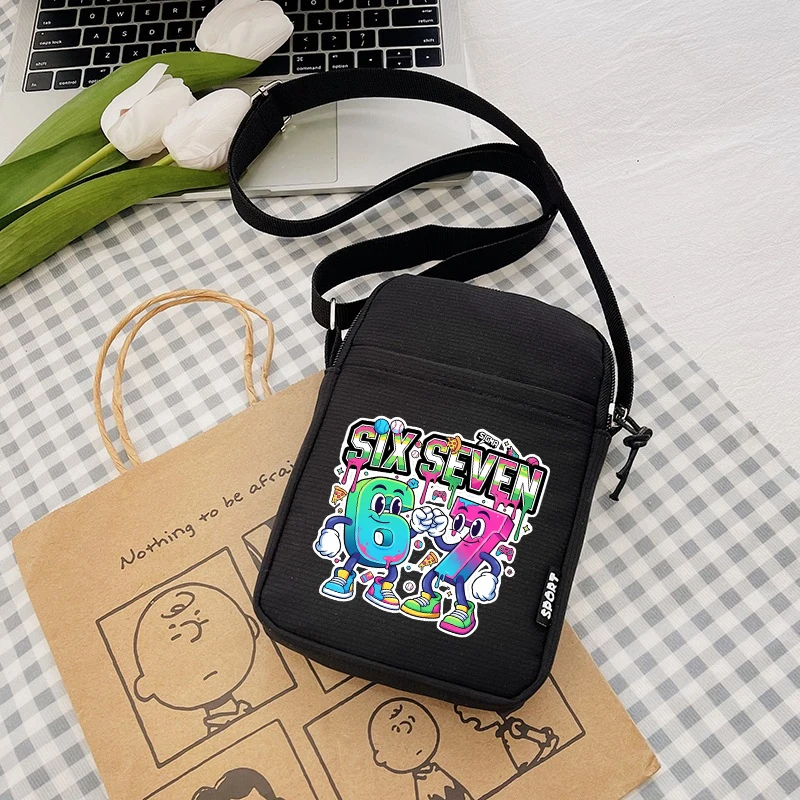 Steal A Brainrot Game Man Mini Canvas Umhängetasche mit Reißverschluss, quadratische vertikale Tragetasche, niedliche Anime-Umhängetasche für Jungen und Mädchen, Handy-Handtasche – Detail 9