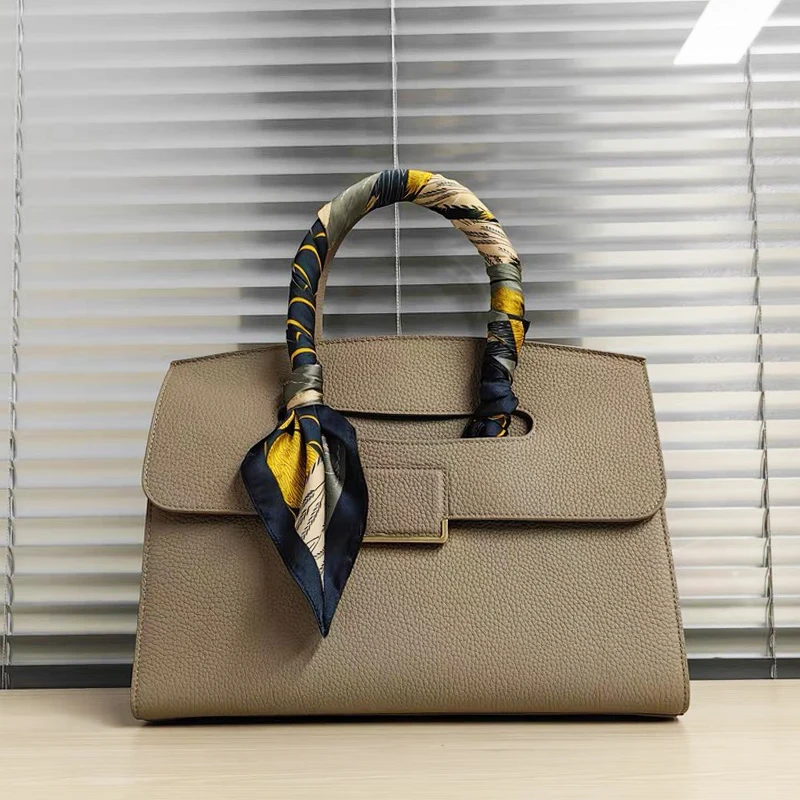 thumbnail image 2 of Bolsos de mano clásicos para mujer, bolsos de diseño de lujo, carteras, novedad de 2024, de PU con textura de lichi y lentejuelas, de gran capacidad, para llevar debajo del brazo, 2 of 5
