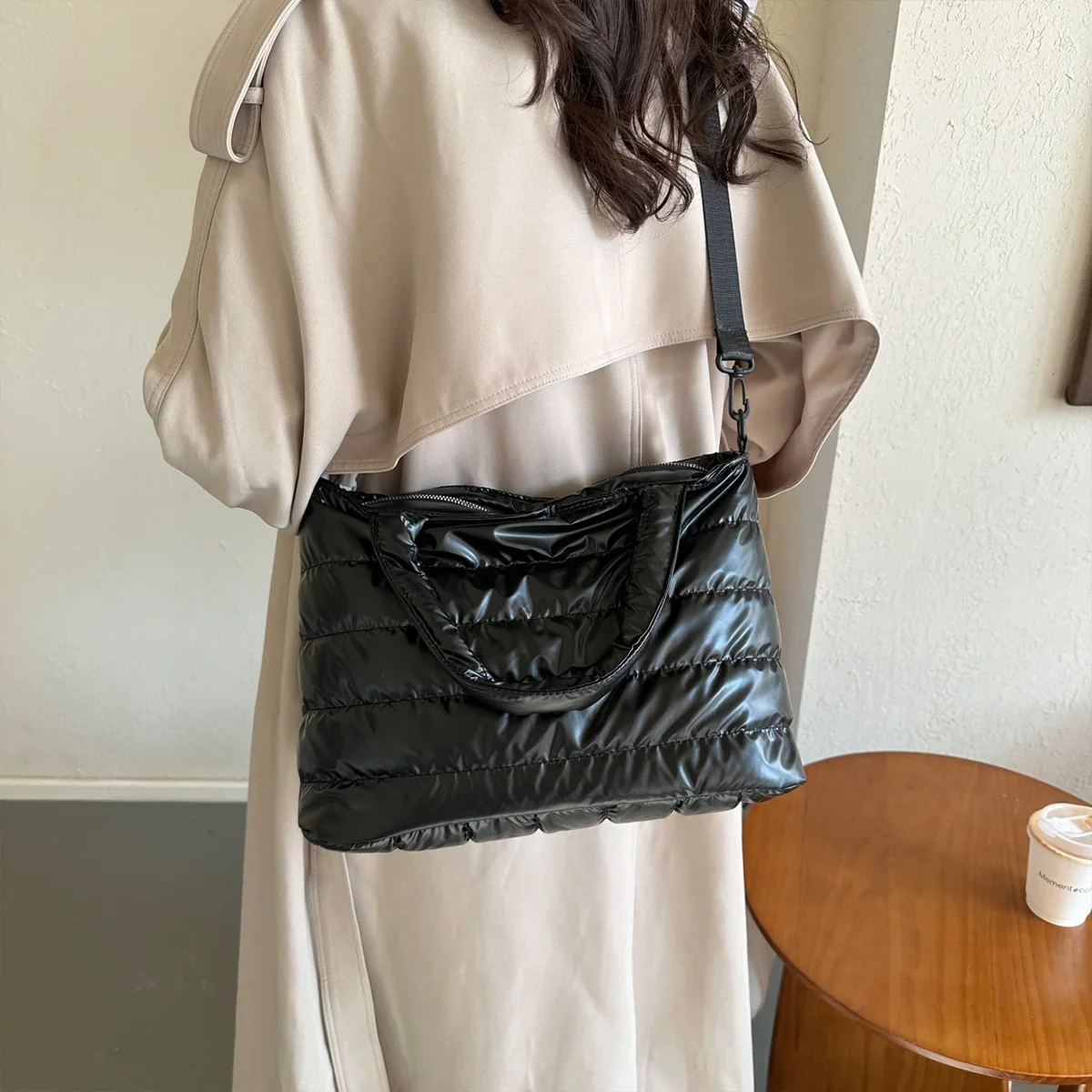 Stylish Durable Women's Tote Bag, Adjustable Crossbody Strap, Zipper Shoulder Bag for Winter Commuting Christmas Gifts Outings