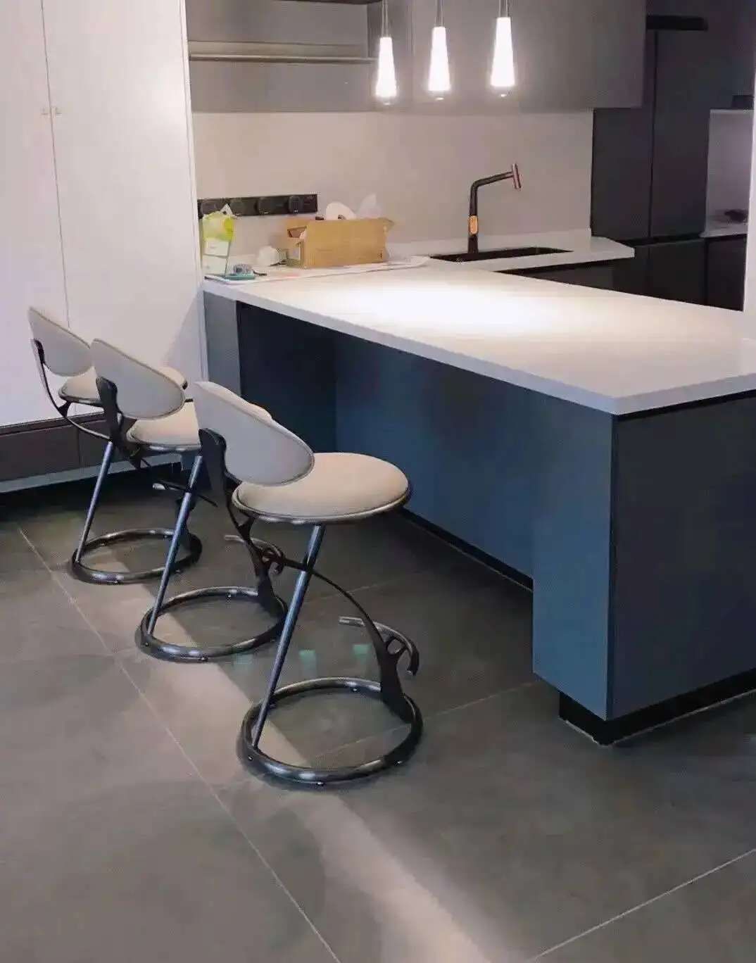 Designer Light Luxury Bar Chairs Italian High Stool Home Stainless Steel Cafe Kitchen Backrest Bar Chair Creative Bar Furniture