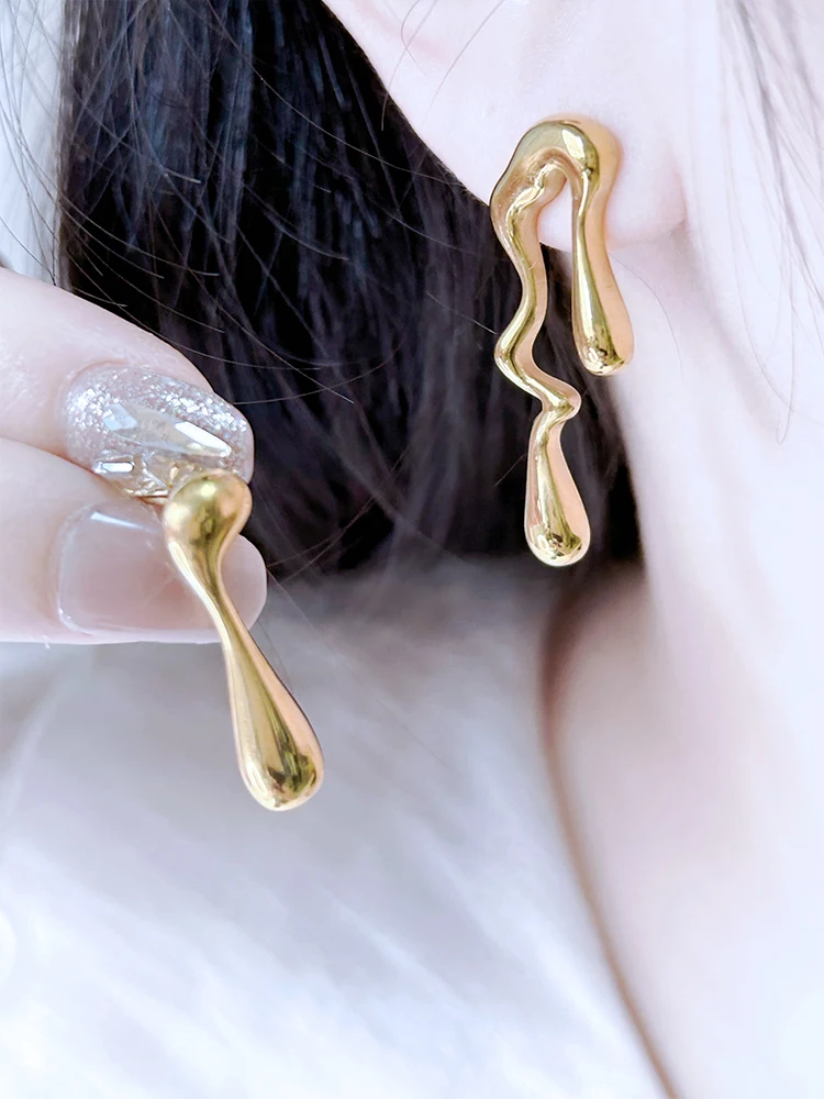 

Серьги женские ассиметричные из титановой стали