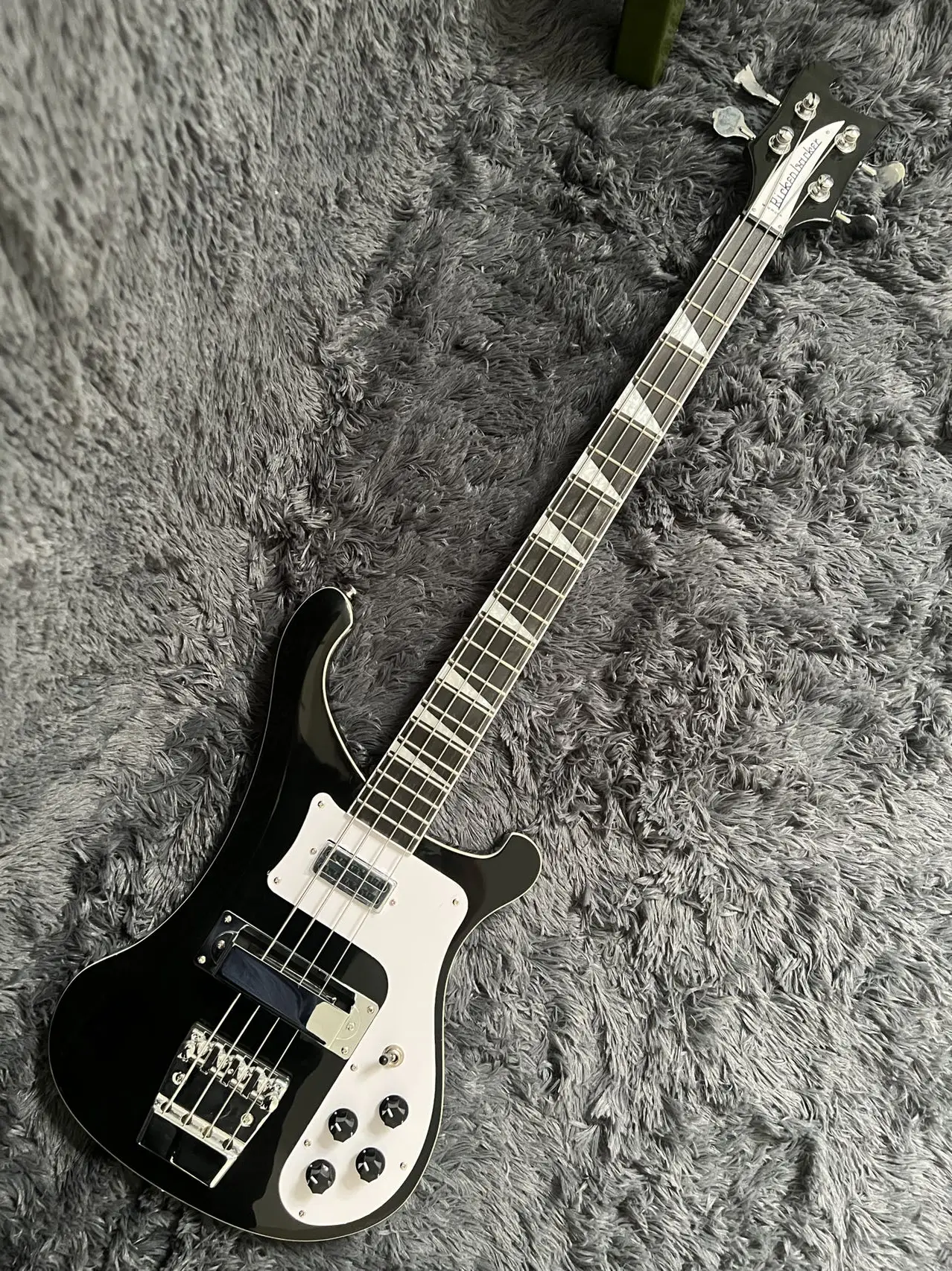 

Электрическая гитара Rickenbacker, 4 струны, бас-гитара, черный цвет, корпус из красного дерева, подставка из розового дерева, 24 лада, бесплатная доставка