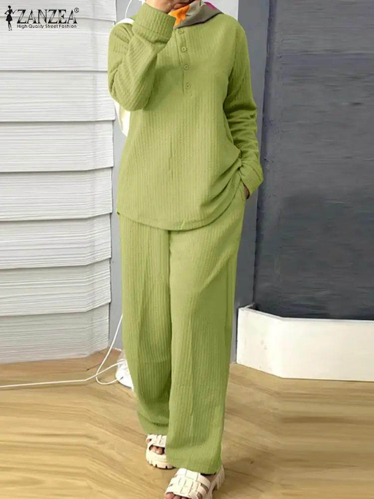 

Костюм спортивный женский однотонный из блузки с длинным рукавом и круглым вырезом