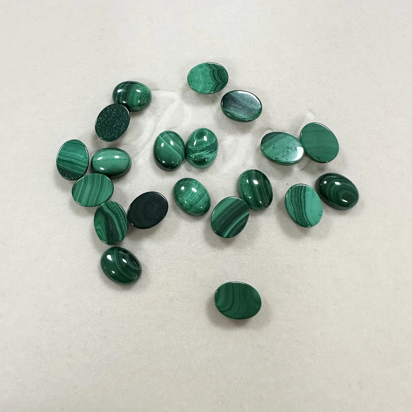 Factory Bohemian Malachite Oval Cabochon Vivid Green Natural Gemstone For Ring Earring Necklace Healing Jewelry Making