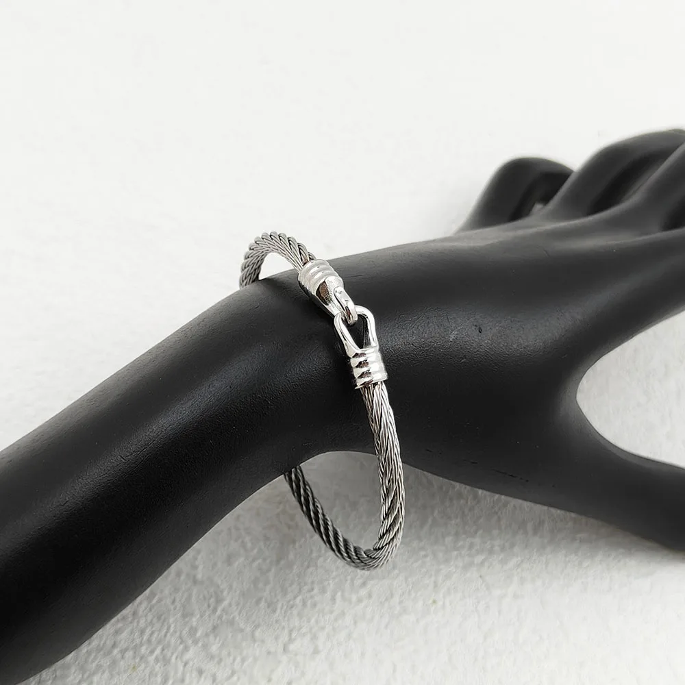Creative wire rope and hook-shaped stainless steel 18K women's bracelet, light luxury and versatile wear 4