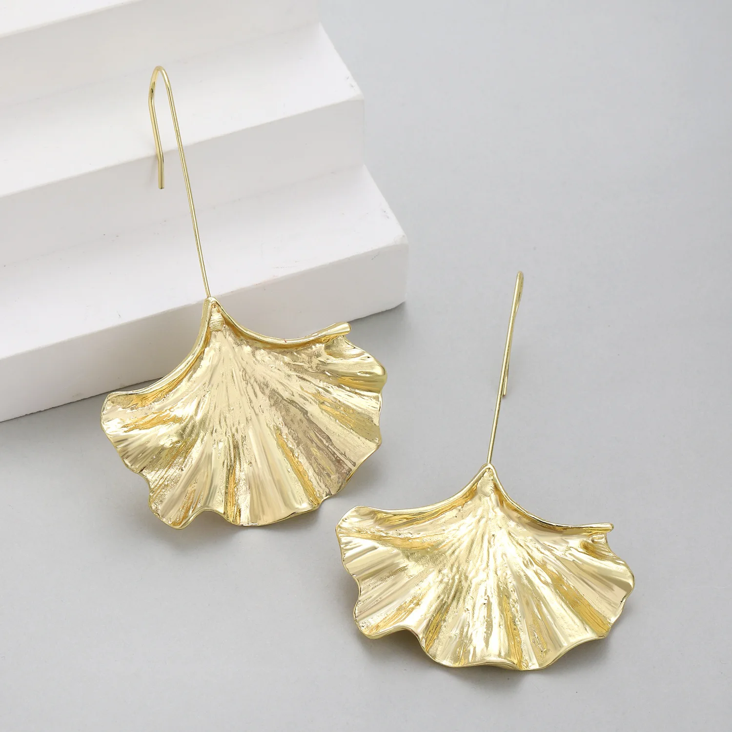 Fashion Long Gold Color Ginkgo Leaf Drop Earrings For Women Jewelry 2023 Trending New Women's Exaggerated Silver Color Earrings