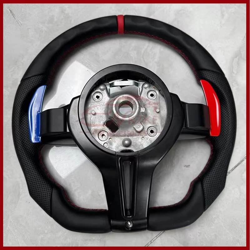 BMW F01 F06 F10 F11 F12 F20 F21 F22용 새로운 커스텀 스티어링 휠 액세서리 (레드 로고 및 듀얼톤 카본 파이버 프레임 포함)