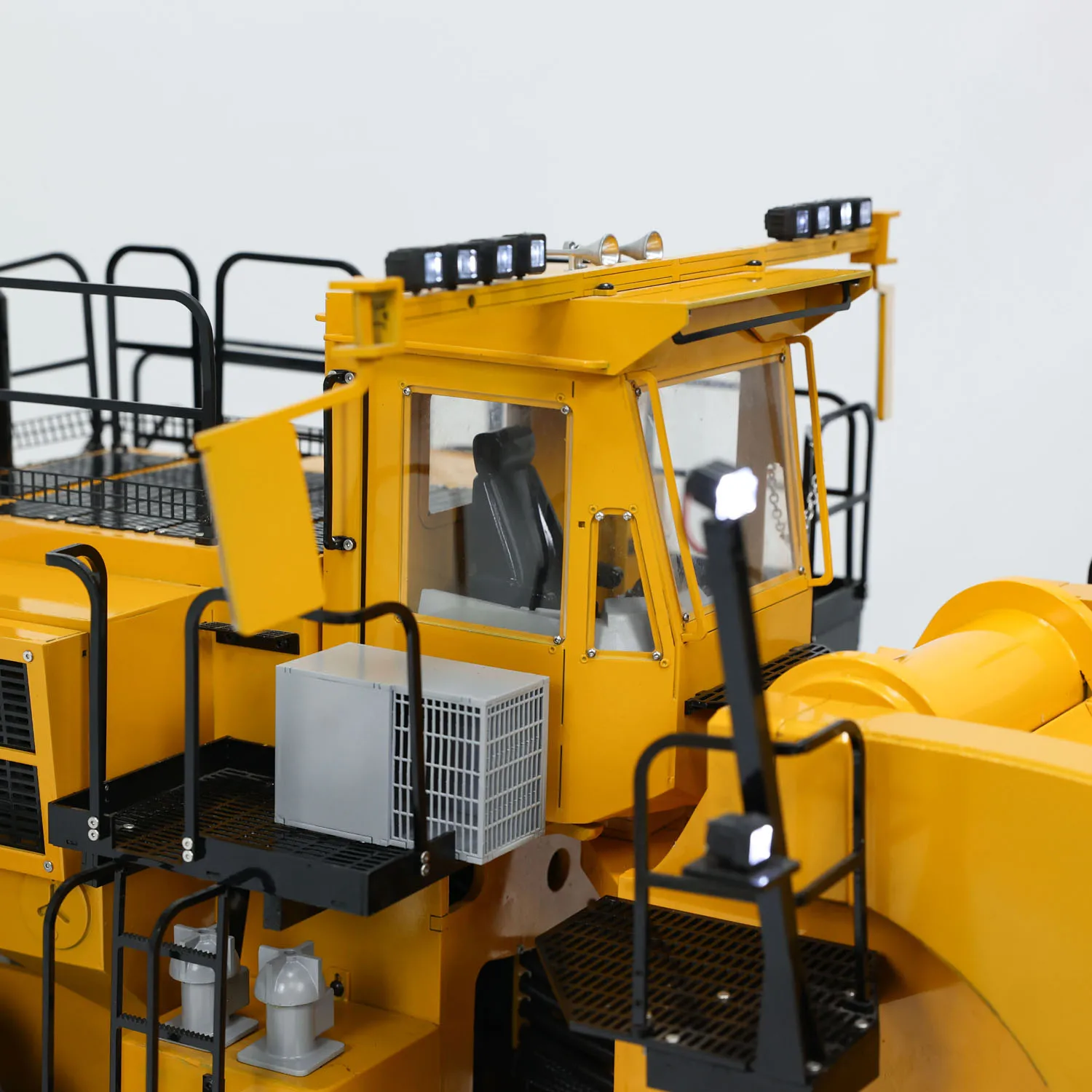 RC Hydraulic 1/14 Loader L2350 Heavy Duty Machine 150KG ST8 Remote Control Construction Vehicles Model with Light Sound Smoking 5