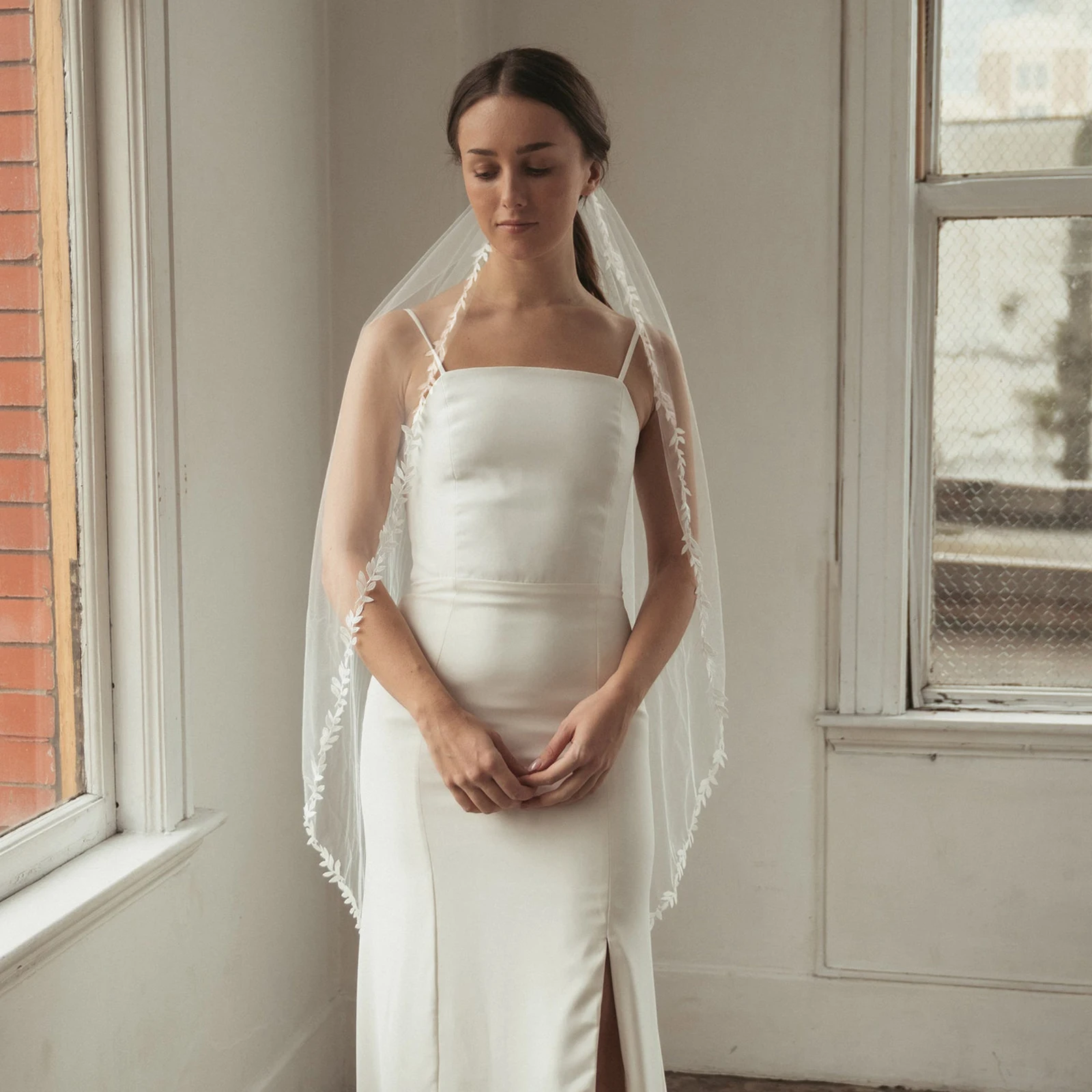 Wedding Veil Lace Edge Bridal Veils 3M White Ivory Thin Scallop Lace Trim Cathedral Mantilla Bride Accessories V129