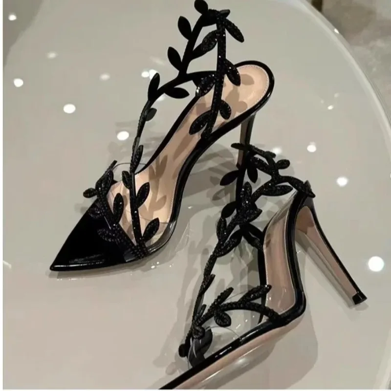 صنادل جلد سوداء كعب رفيع