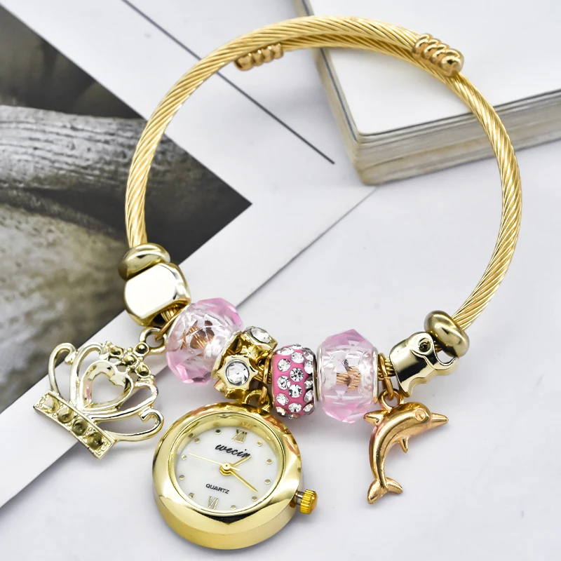 Women's Bracelet Watch Love With Stylish Decor Refined Round Quartz Watch Casual Elegance 3