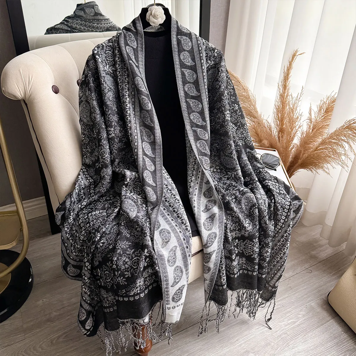 2025 Latest Women Scarf Spring Summer Luxury Bohemian Style Shawl Jacquard Paisley Pattern Designer Lady Muslim Hijab Pashmina