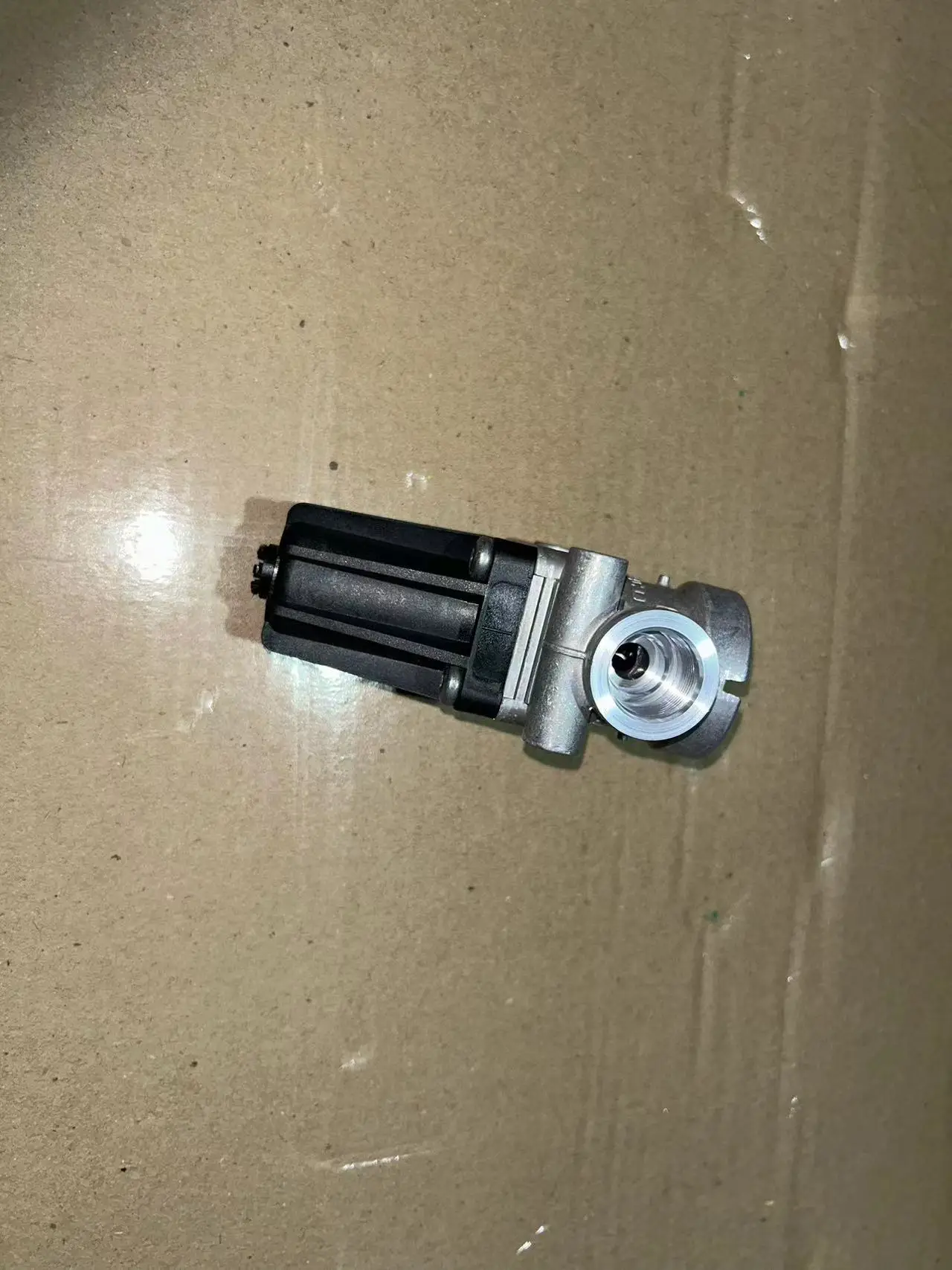 

4750103310 Pressure Limiting Valve A0044299644 V-OLVO S-CANIA D-AF European truck Parts