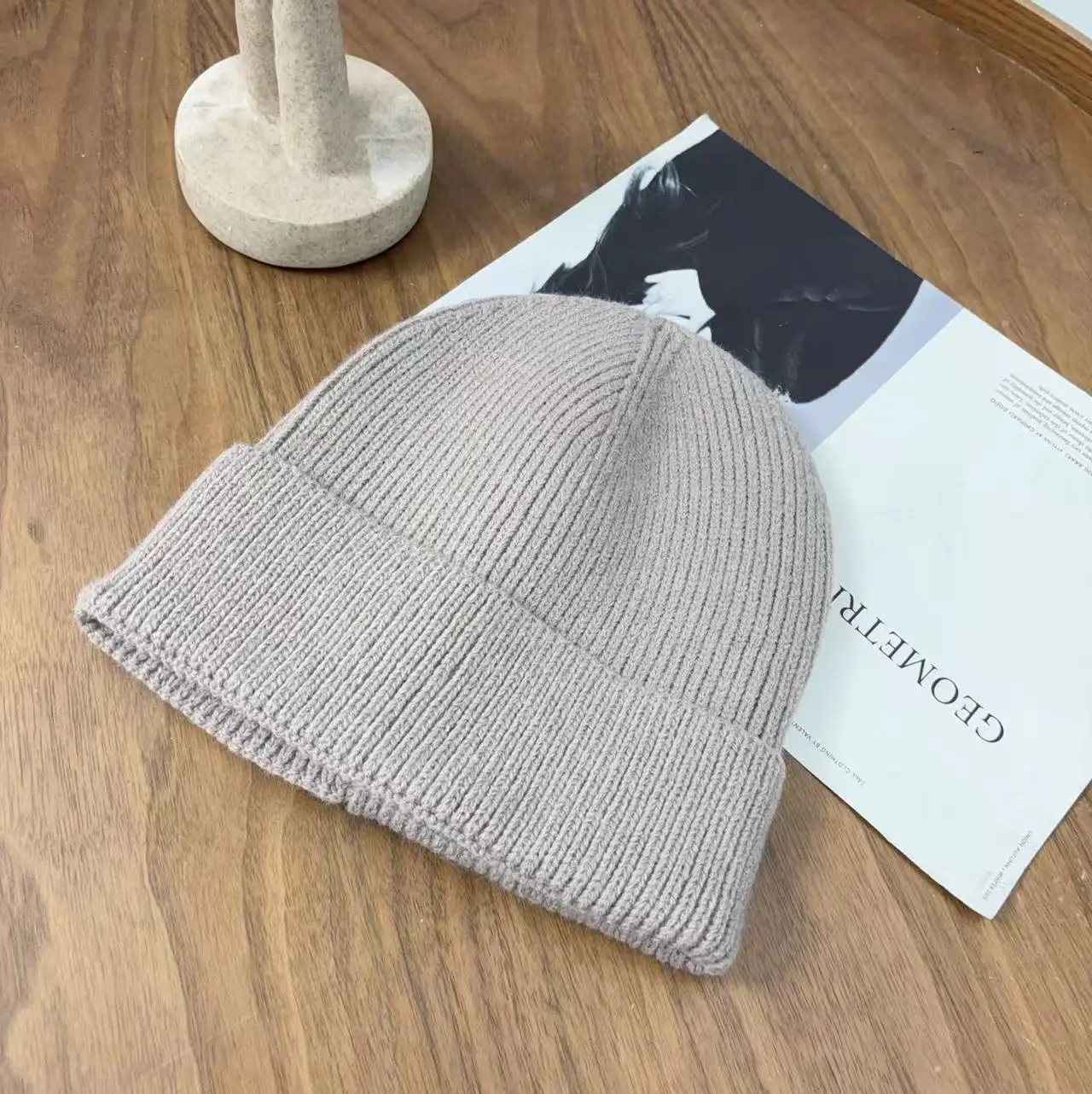 VISROVER 12 Farben Einfarbige Acryl-Mützen Wintermütze für Damen, am besten passende Acryl-Damenmützen für den Herbst, warme Skullies im Großhandel – Detail 11