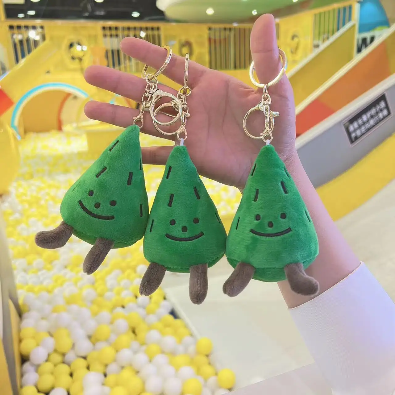 

2024 Cute Cartoon Mini Christmas Tree Plush Bag Pendant Kawaii Exclusive Design Key Chain Christmas Present Children Friends