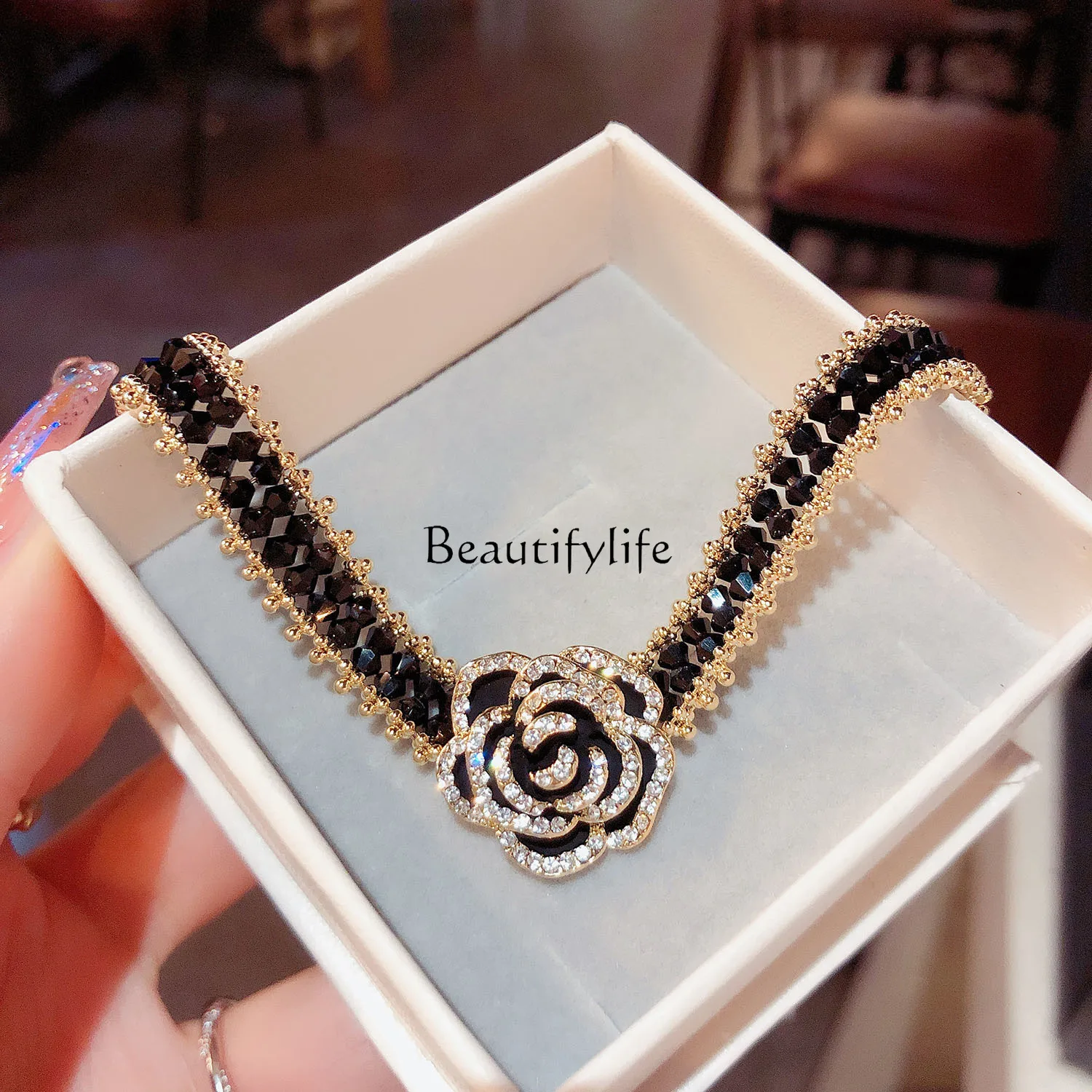 

South Korea Dignified Rhinestone Black Rose New Trendy Short