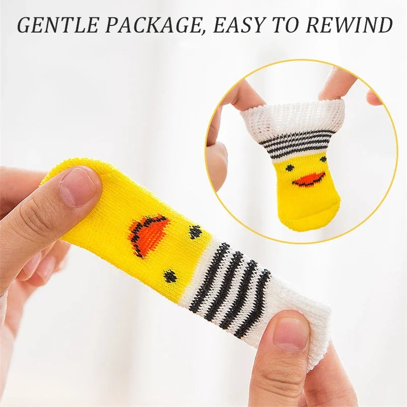 Pet Shoes Dog Socks Winter Warm Dog Socks Cute Cartoon Anti Slip Skid 4Pcs Soft Breathable Paw Protector for Small Puppy Cat Dogs