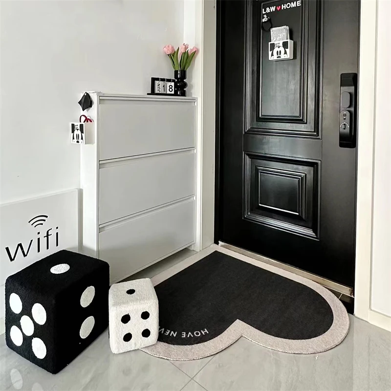 

Black Door Mat Durable Heart Welcome Mats Outdoor Indoor Rug Low-Profile Floor Mat Heavy Duty Non-Slip Washable Entrance Carpet