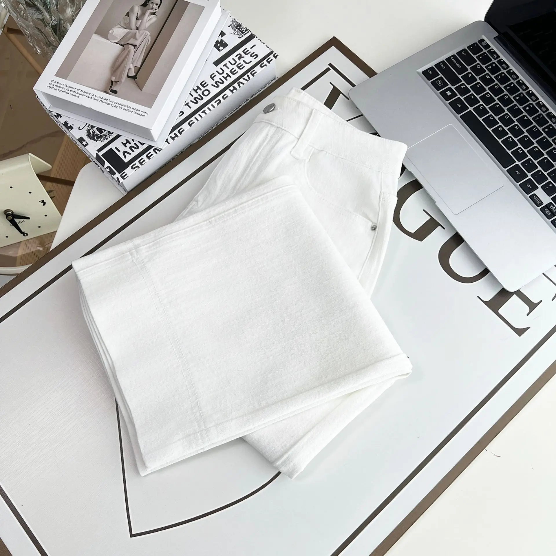 2025 Plus Size Women's Jeans Casual Ankle Style Bottoms 100KG Premium White Denim Straight Leg Pants 5322